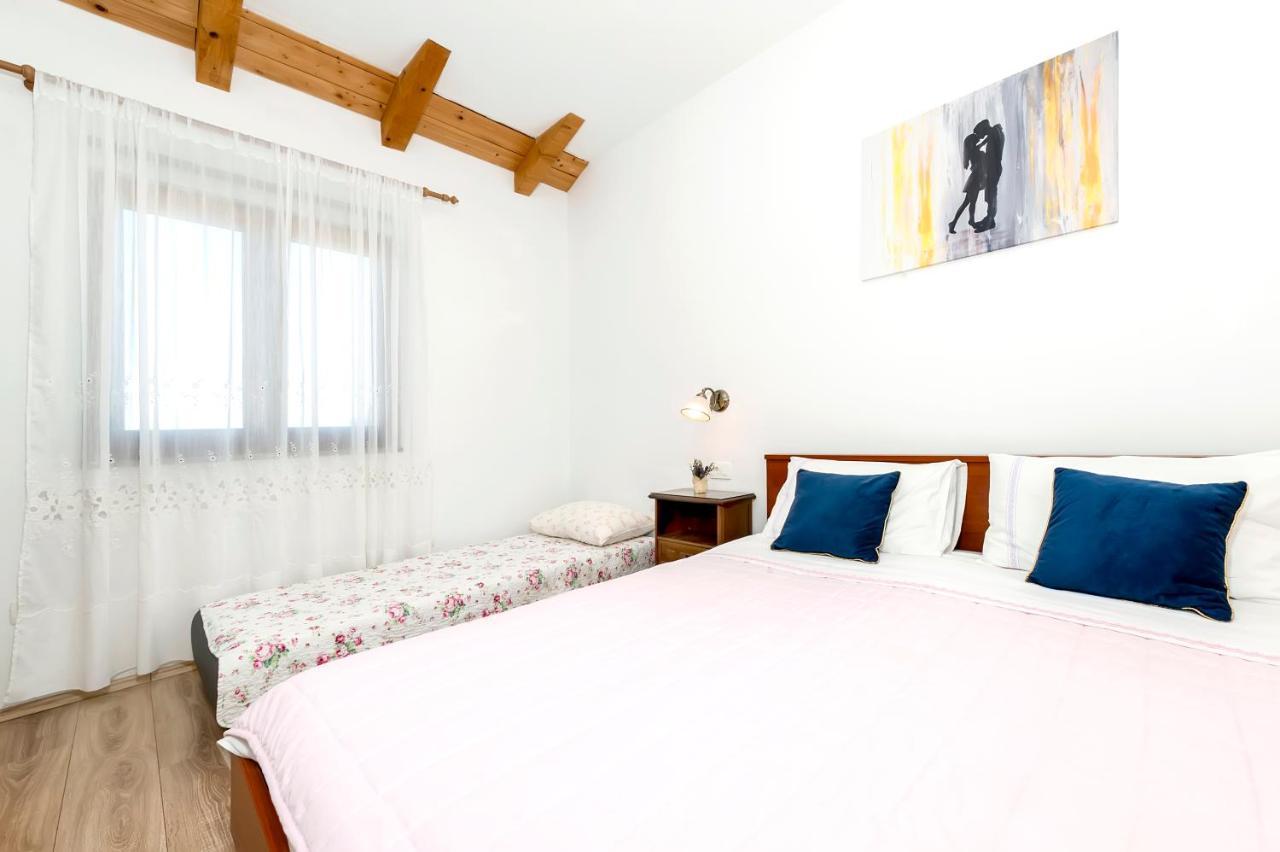 House Lena - 800 M From The Sea Apartamento Rovinj Exterior foto